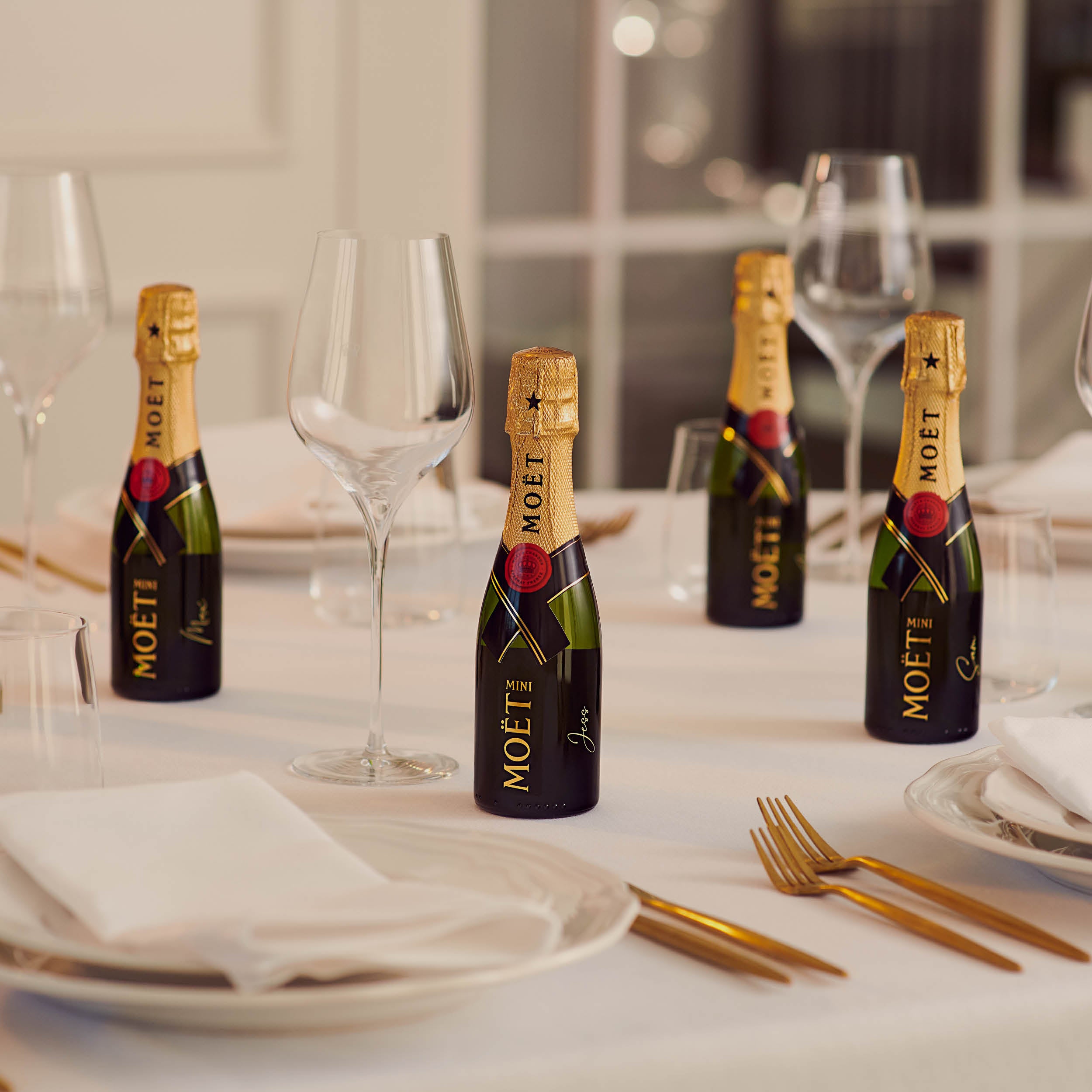 Individually personalised Moët Minis Set (24 x 20cl)