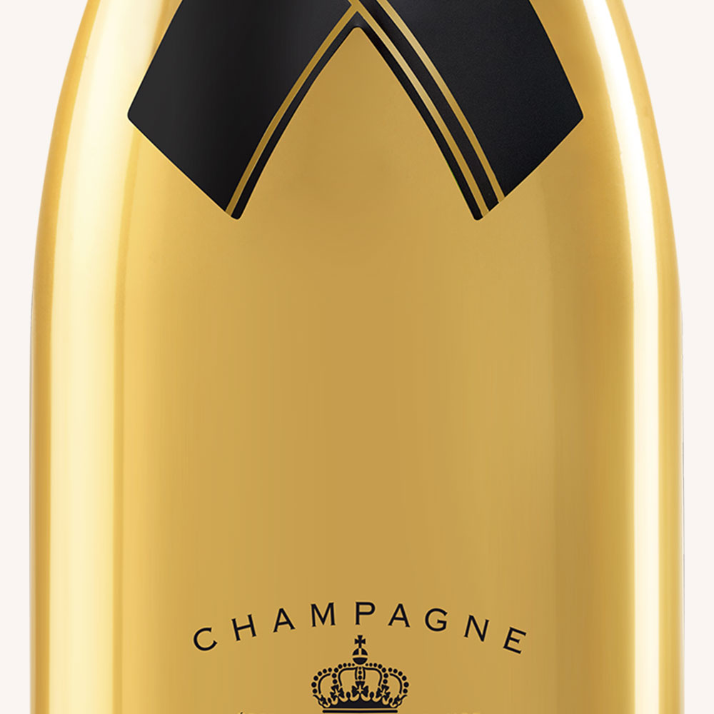 Personalize Moët & Chandon Nectar Magnum with gold text
