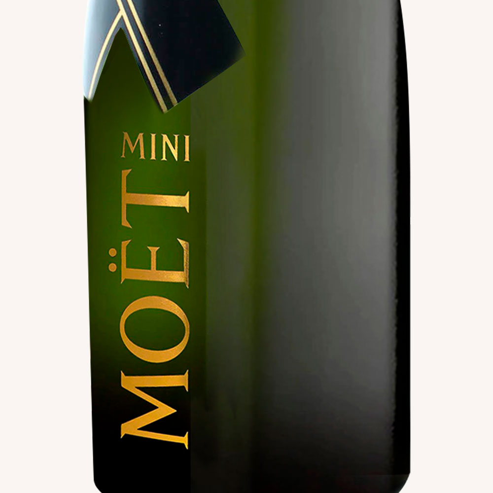 Individually personalised Moët Minis Set (24 x 20cl)